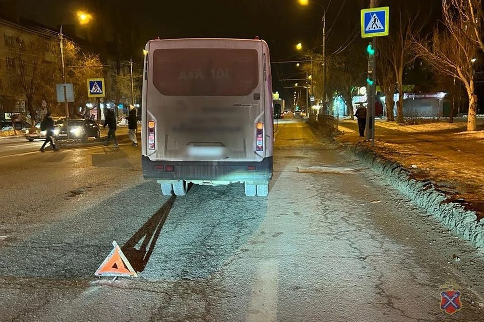 Водитель маршрутки сбил перебегавшего дорогу мужчину.