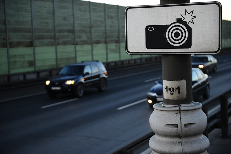 Камеры становятся все более умными: Российских водителей оштрафовали на рекордные 141 млрд рублей