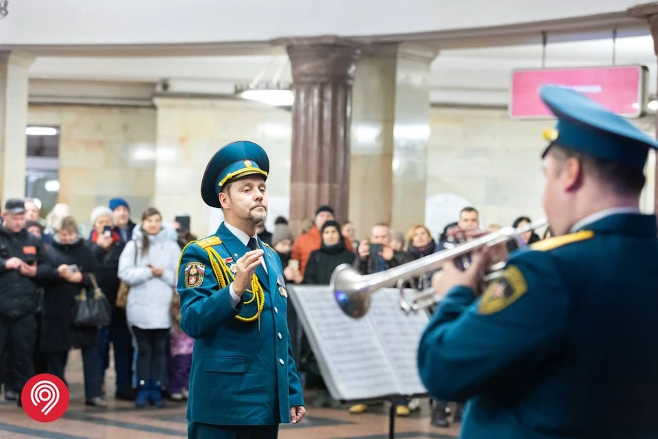 На станции метро «Курская» в Москве прошел праздничный концерт к 23 Февраля