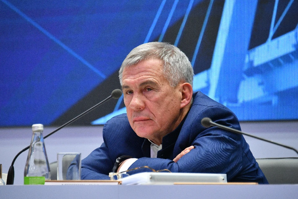 Глава региона поручил привести в порядок работу управляющих компаний, отметив, что не везде они работают как положено. Фото: rais.tatarstan.ru