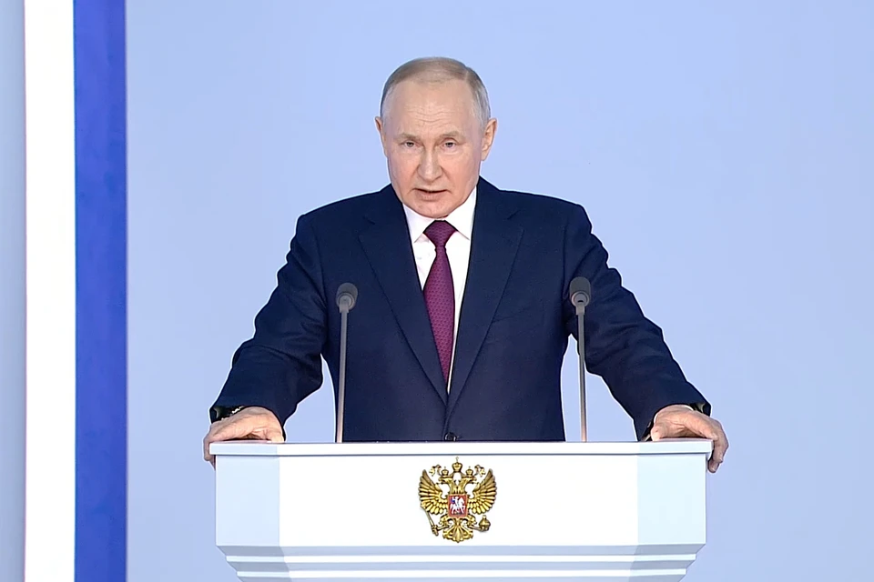 Президент России Владимир Путин выступает с посланием Федеральному собранию 29 февраля в Гостином дворе