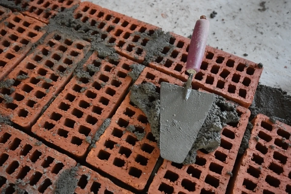 Тело залили бетоном: СК Ростовской области выясняет обстоятельства смерти двух мужчин, пролежавших в квартире год и месяц