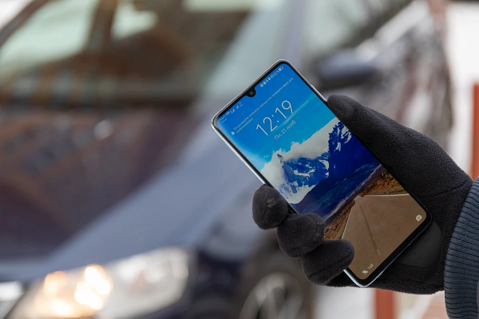 В Хакасии работники маркетплейса украли дорогой телефон и подставили начальника