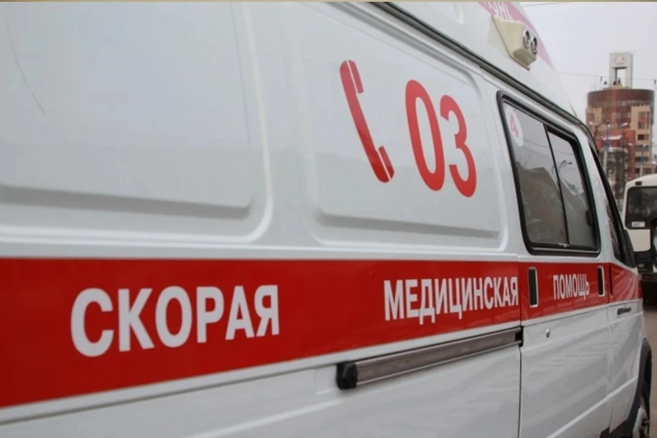 Мужчина попал в больницу из-за взрыва батареи.