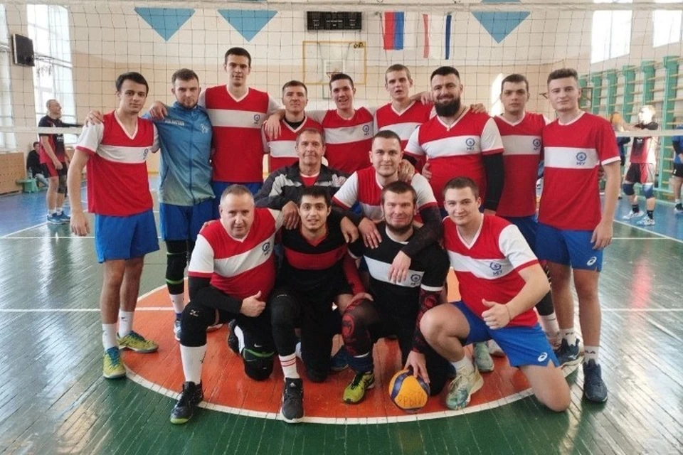 В Крыму во втором туре чемпионата по волейболу команда из Запорожской области «Мел-ГУ» обыграла команду «ЧНГ». Фото - Мелитопольский государственный университет