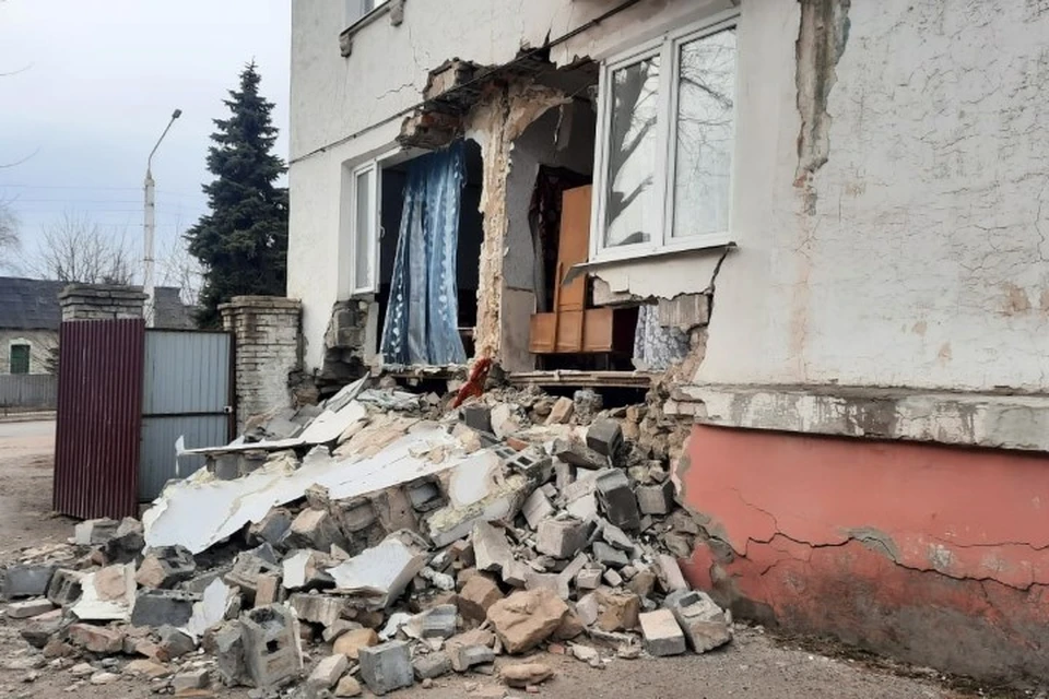 В Стаханове обрушилась стена многоэтажного дома. Фото - глава Стаханова Сергей Жевлаков