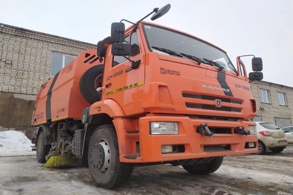 В Рыбинск для уборки улиц привезли дорожный пылесос