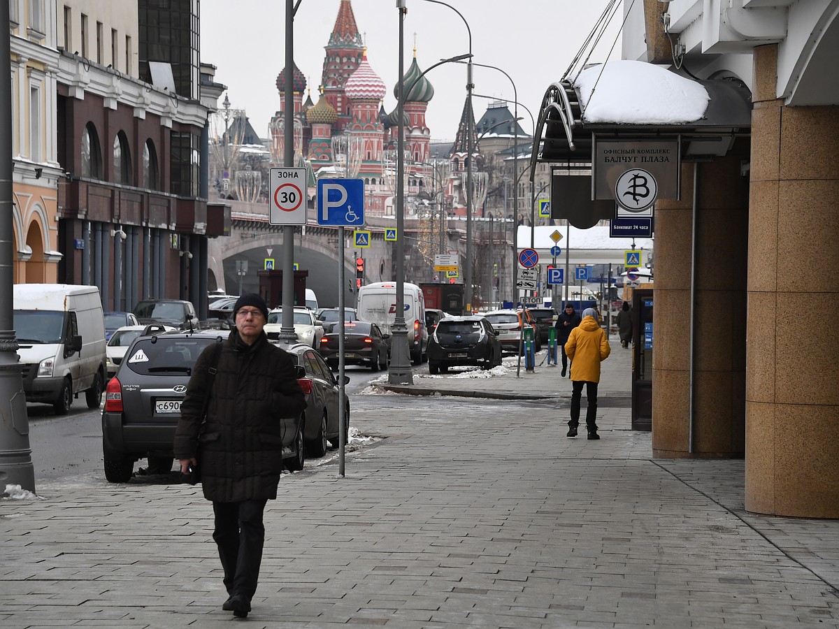 8 марта на улицах Москвы можно будет парковаться бесплатно - KP.RU