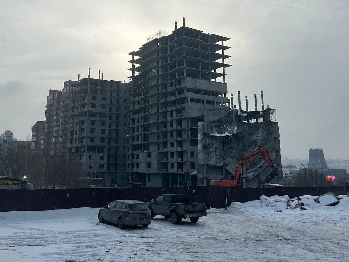 В Челябинске начали снос недостроенного ЖК у Торгового центра.  Рассказываем, что появится на его месте - KP.RU