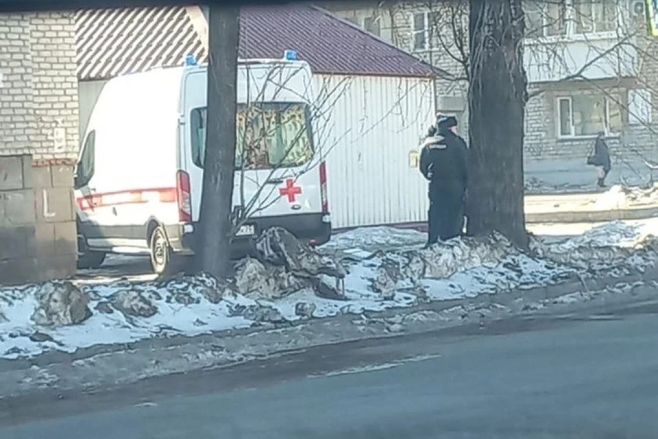 Врачи скорой пытались помочь мужчине