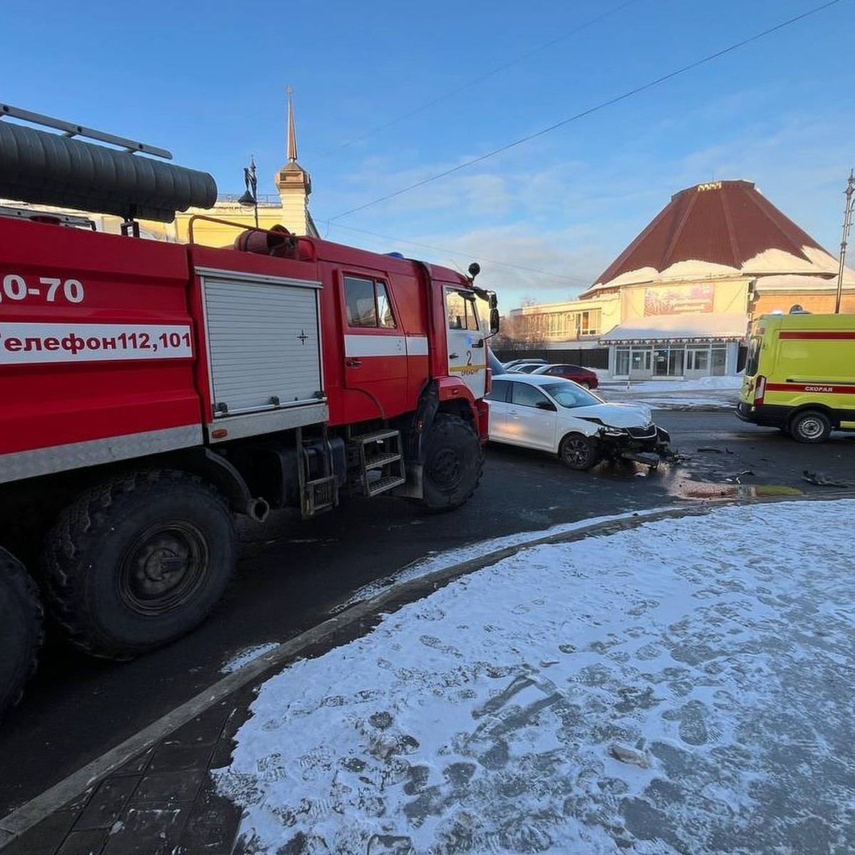 В Оренбурге на ул. Кобозева столкнулись две иномарки - KP.RU