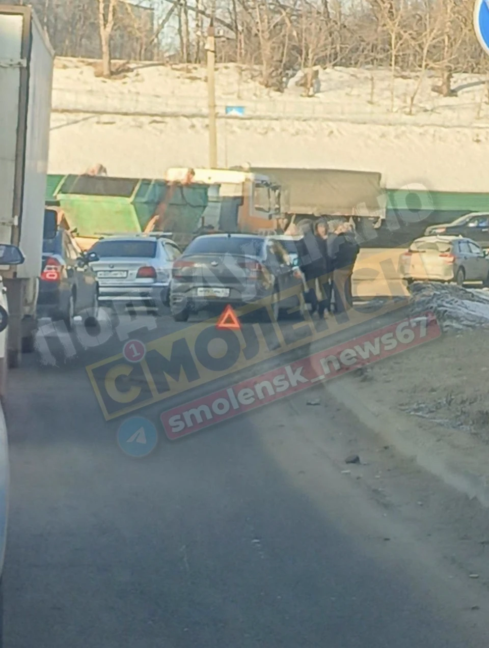 Движение на Рославльском шоссе в Смоленске затруднено из-за ДТП Фото: «Подслушано Смоленск»