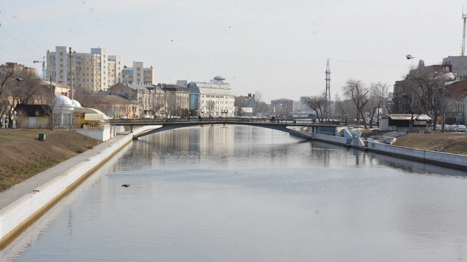 Понижение уровня воды в городских каналах позволит очистить дно от мусора