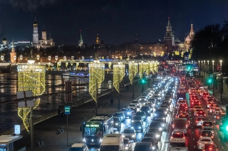 Москва встала в девятибалльных пробках