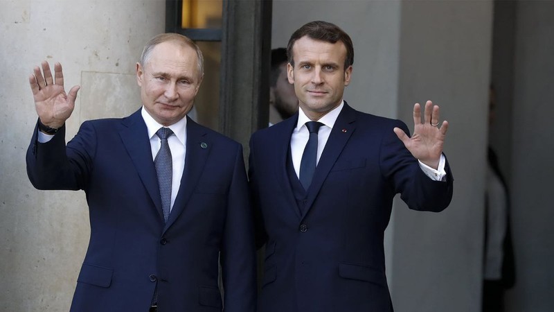 Чем закончится баттл между Путиным и Макроном, предсказать нетрудно (Фото: ТАСС).
