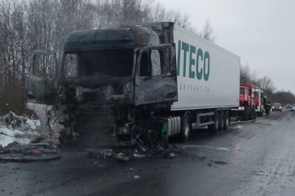 Фура загорелась на трассе Р-158 в Нижегородской области 8 марта
