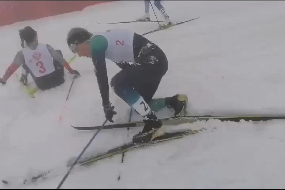 Массовый завал лыжниц в сочи видео