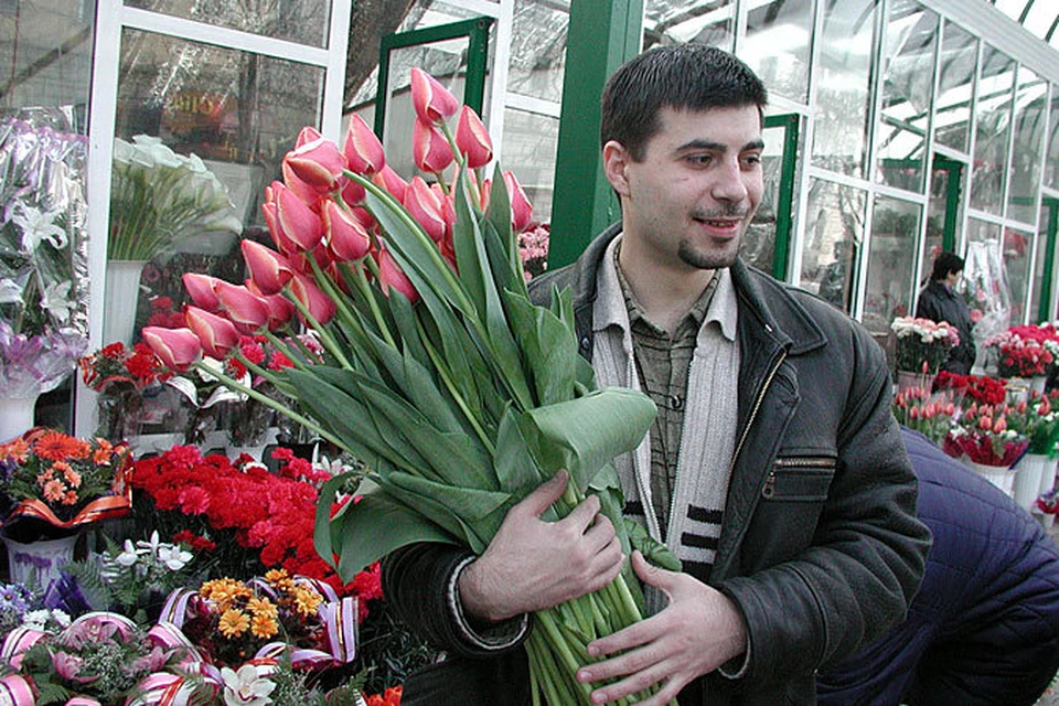 8 марта мужчины покупали цветов на тысячи леев.
