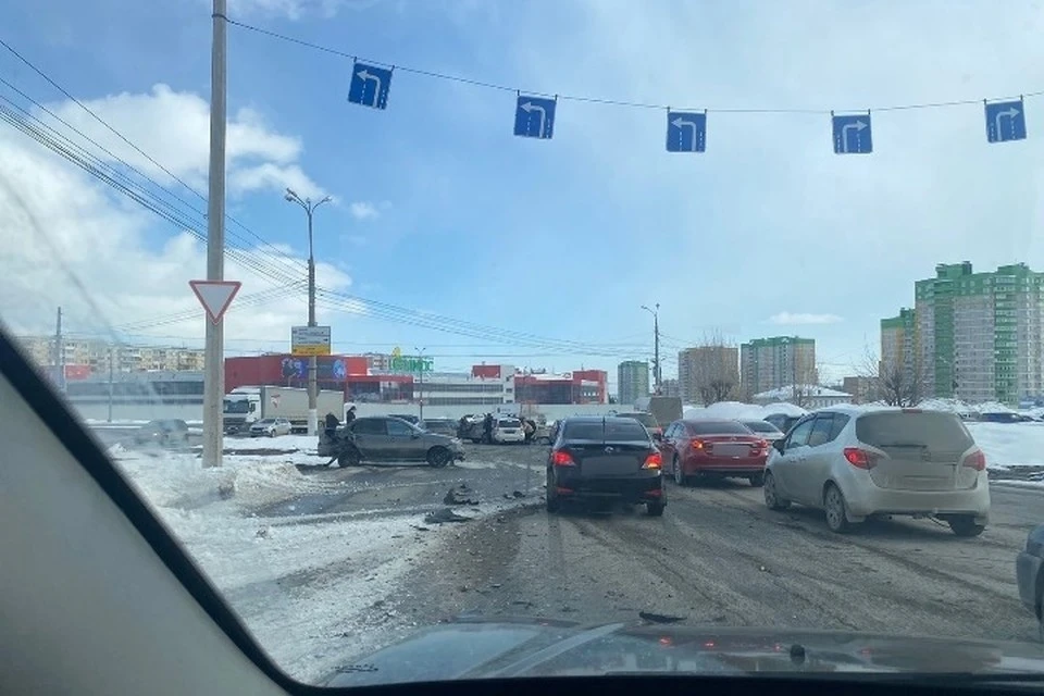 Полиция ищет скрывшегося с места аварии водителя. Фото: Татьяна Яворская