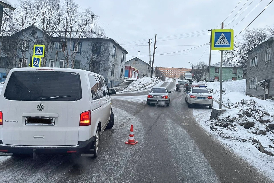 Утром 14 марта у Мурманской областной больницы пострадал юный пешеход. Фото: УГИБДД по Мурманской области