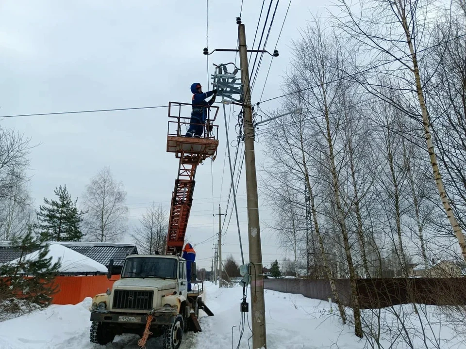 Энергетики активно ремонтируют бесхозяйные сети. Фото: пресс-служба АО «Мособлэнерго»