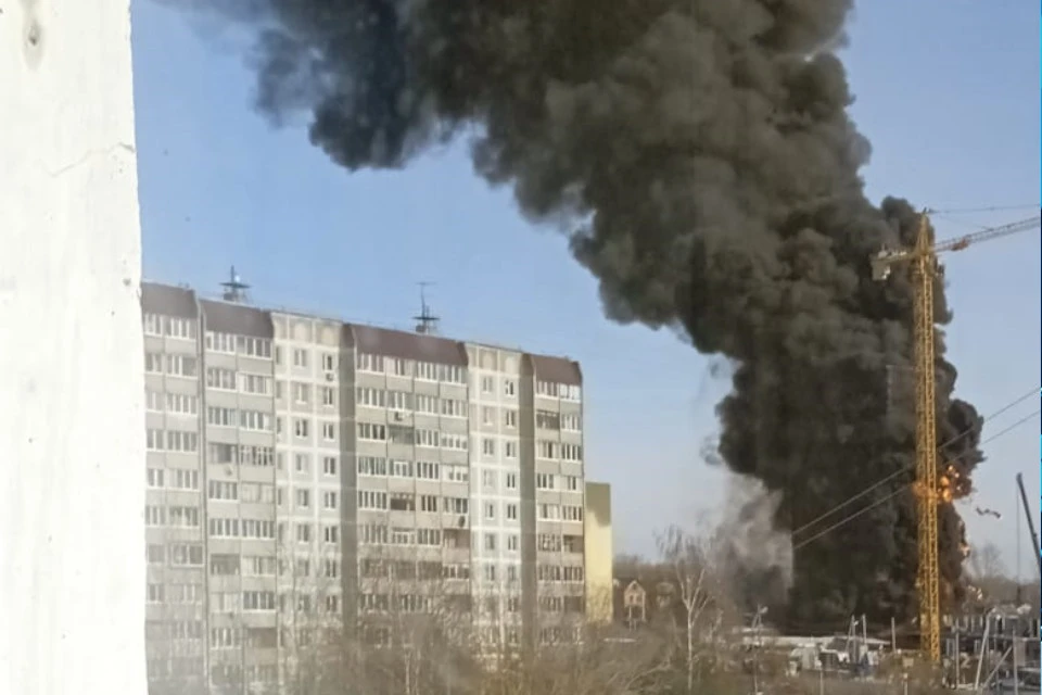 В пожаре в многоэтажке на Бурашевском шоссе, к счастью, никто не пострадал. Кроме нервов дольщиков. Фото: Тамара КАСИМОВА