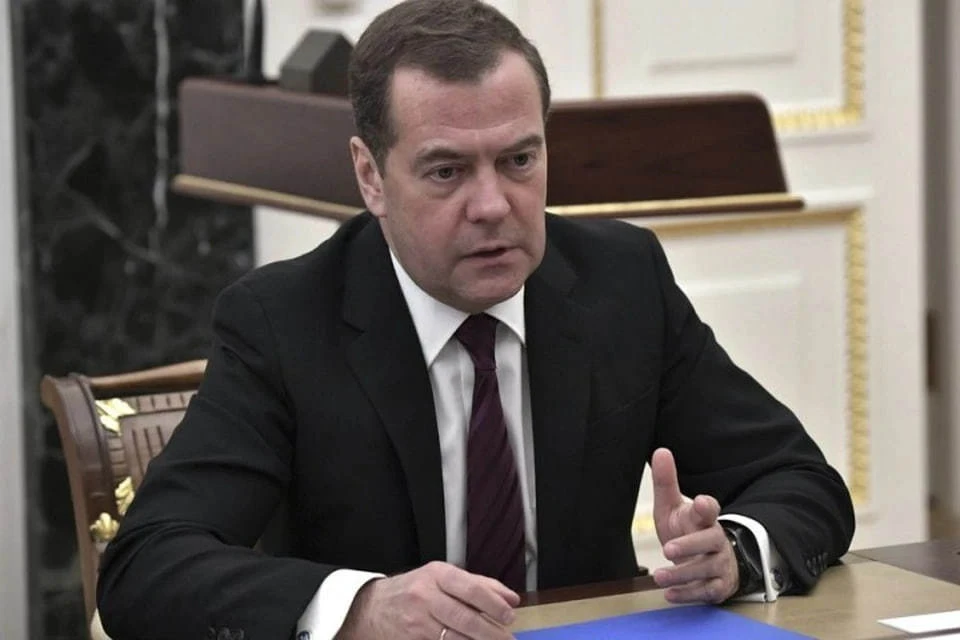 Медведев обсудил с президентом по телефону послание Федеральному собранию