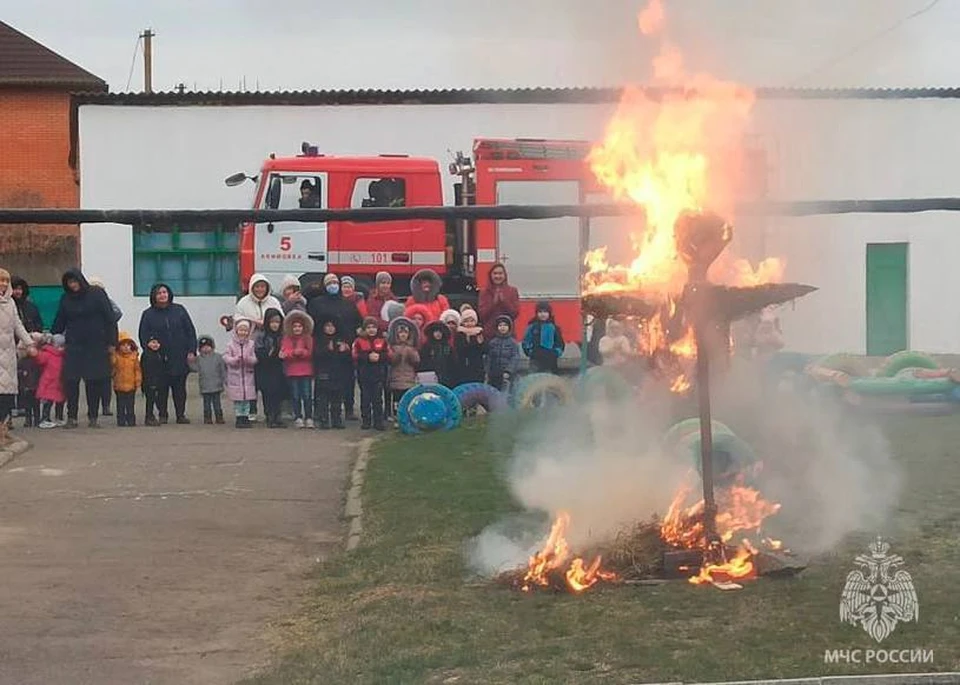 В Запорожской области дети совместно с пожарными отпраздновали масленицу. ФОТО: ГУ МЧС России по Запорожской области