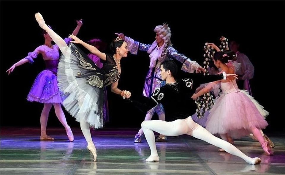 Государственный академический театр танца Республики Казахстан, основателем, которого является мэтр мирового балетного искусства Булат Аюханов, отправится в гастрольный тур по западу Казахстана и представит балет в 2-х действиях «Лебединое озеро».
