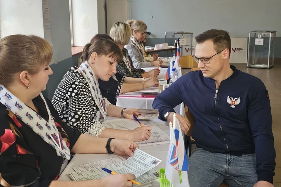 Руководитель министерства здравоохранения ДНР Дмитрий Гарцев принял участие в голосовании. Фото: Минздрав ДНР