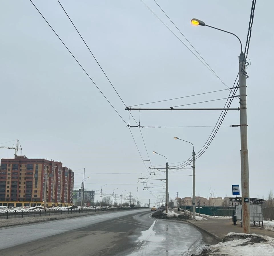 Калужанам остается догадываться, с чем связана работа освещения днем.
