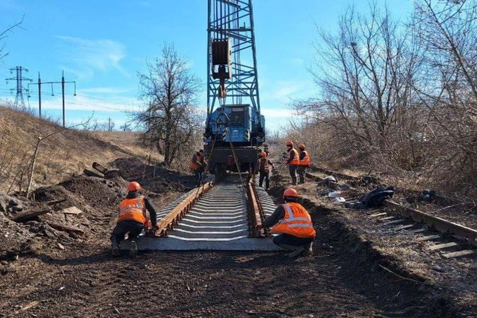 На Макеевском металлургическом заводе обновят железнодорожные пути. Фото: ЮГМК