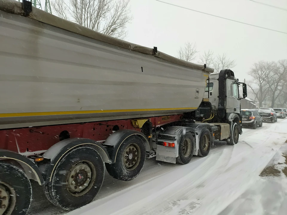 На границе РФ и Латвии въезда в Россию ожидает очередь из 1,7 тыс. грузовиков
