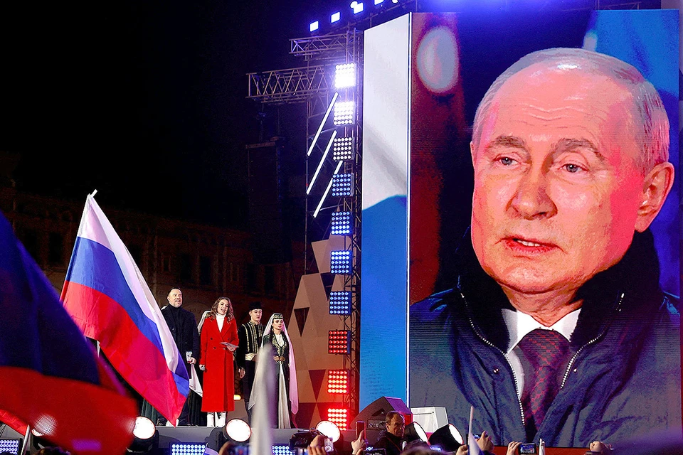 Владимир Путин на митинге-концерте в честь 10-летия воссоединения Крыма с Россией в Москве.