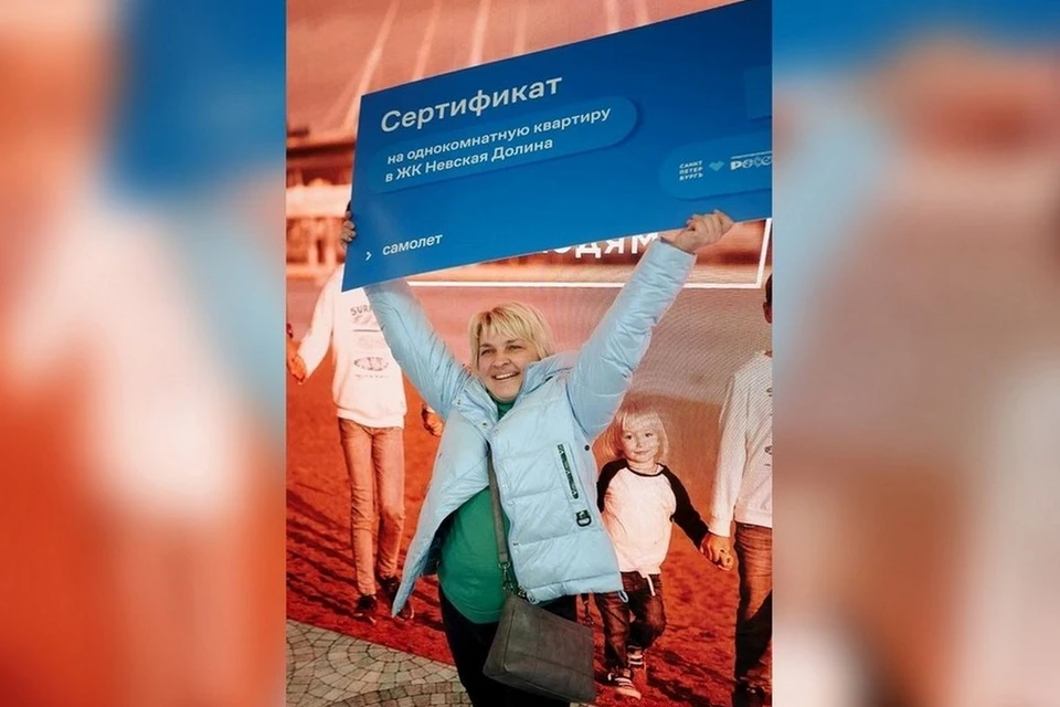 Посетительница стенда Петербурга на выставке «Россия» получила квартиру в ЖК «Невская Долина». Фото: пресс-служба ГК «Самолет»