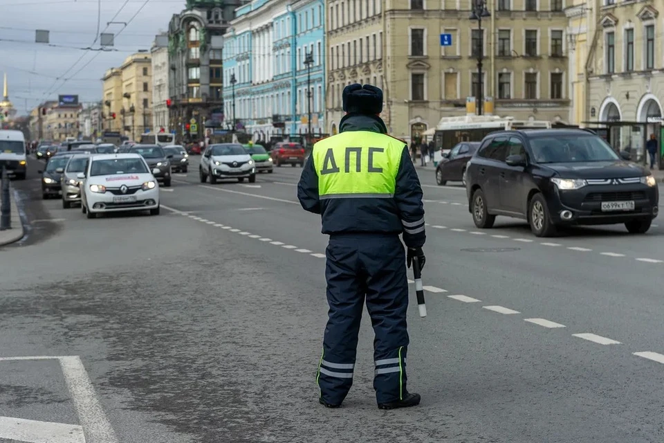 Число нарушителей ПДД в Петербурге за год снизилось на треть.