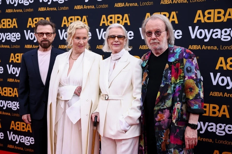 Король Швеции наградил членов группы ABBA рыцарскими орденами