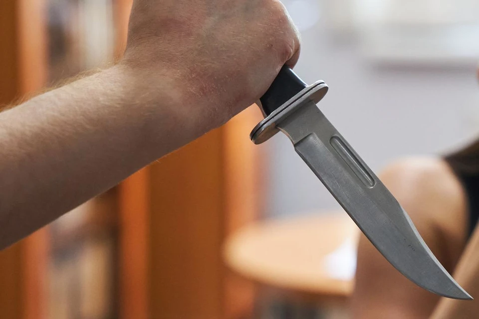 Новосибирец, напавший с ножом на спутника своей бывшей жены, совершил суицид.