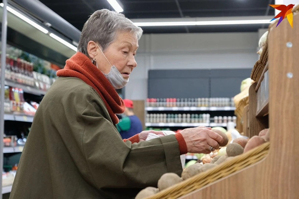 Социальная скидка для пенсионеров в Беларуси действует в том числе на овощи из борщевого набора и яблоки.