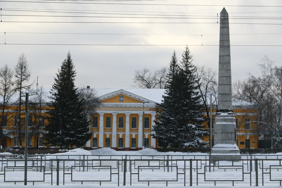 Демидовский столб на площади Спартака