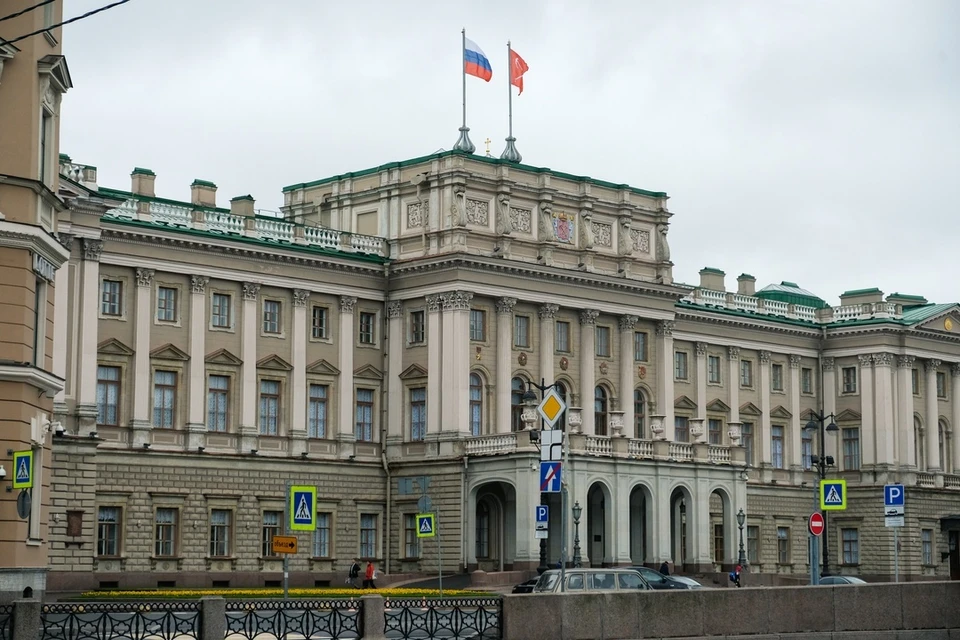 Принятие закона о запрете наливаек в Петербурге откладывается.