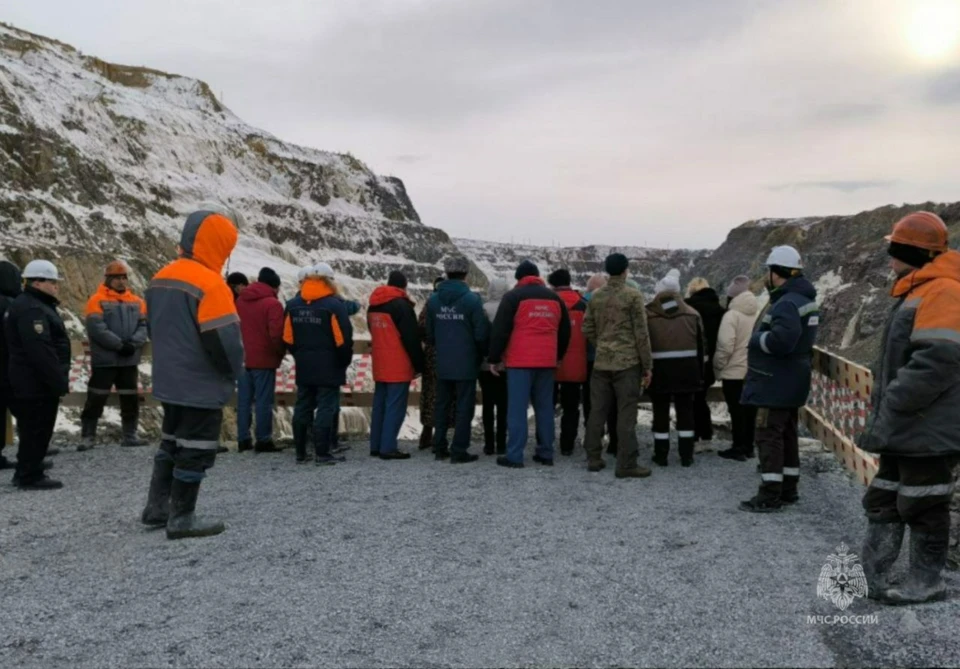 В трёх пробуренных скважинах нашли лёд, глину и воду