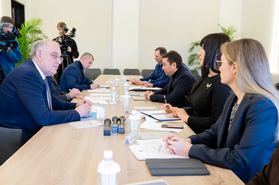 В Мурманске прошла встреча по вопросам загрязненности города угольной пылью. Фото: правительство Мурманской области