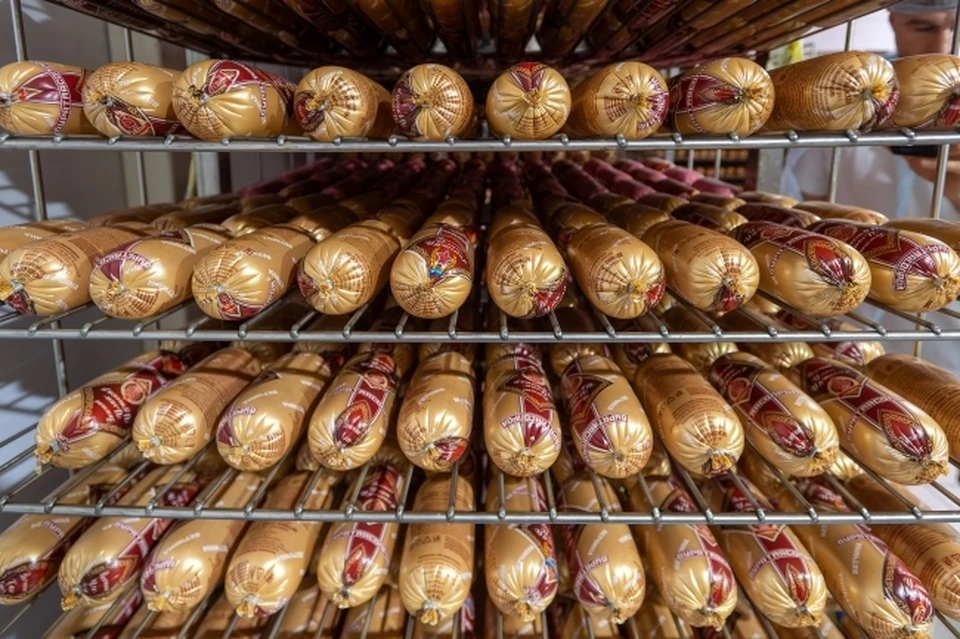 Рост цен отмечен на колбасы полукопченые и варено-копченые