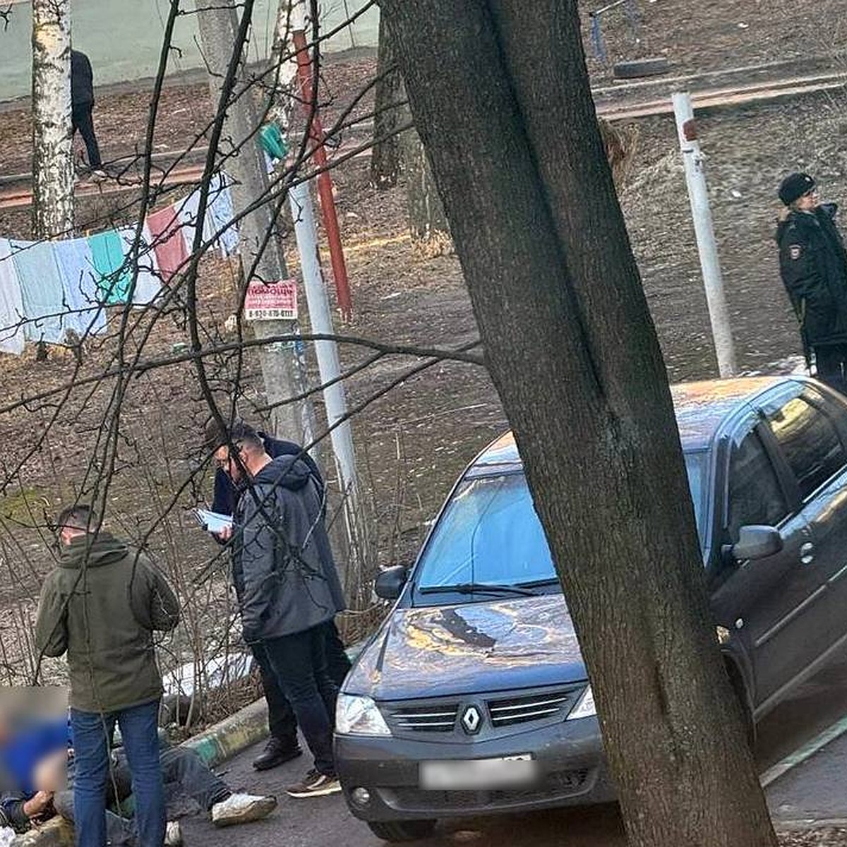 Труп мужчины обнаружили местные жители во дворе дома на улице Великанова -  KP.RU