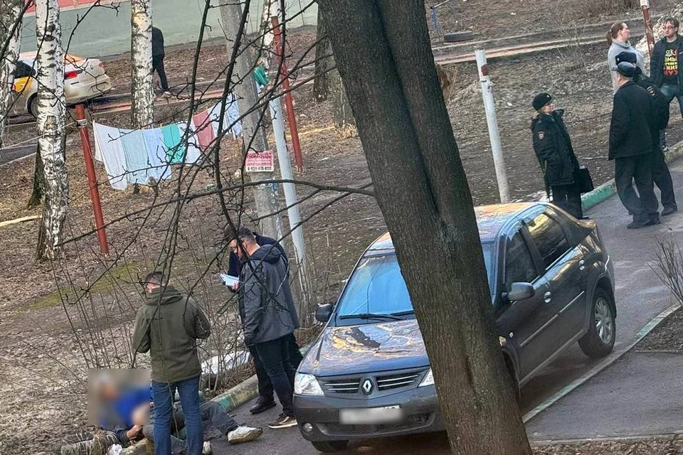 Труп мужчины обнаружили местные жители во дворе дома на улице Великанова. Фото: RZN_Life