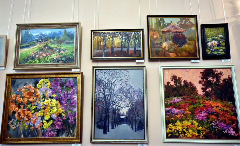 Во дворце графа Воронцова в Ботаническом саду Крымского федерального университета открылась выставка живописи и графики «Цветущий сад»
