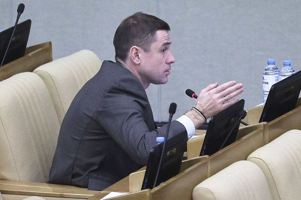 Александр Аксёненко рассказал о ходе дискуссии в федеральном парламенте. Фото: Пресс-служба партии «СРЗП»