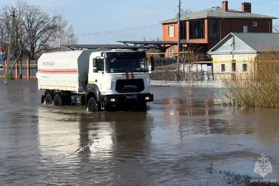 Спасателям удалось просушить и откачать воду из ряда домов.