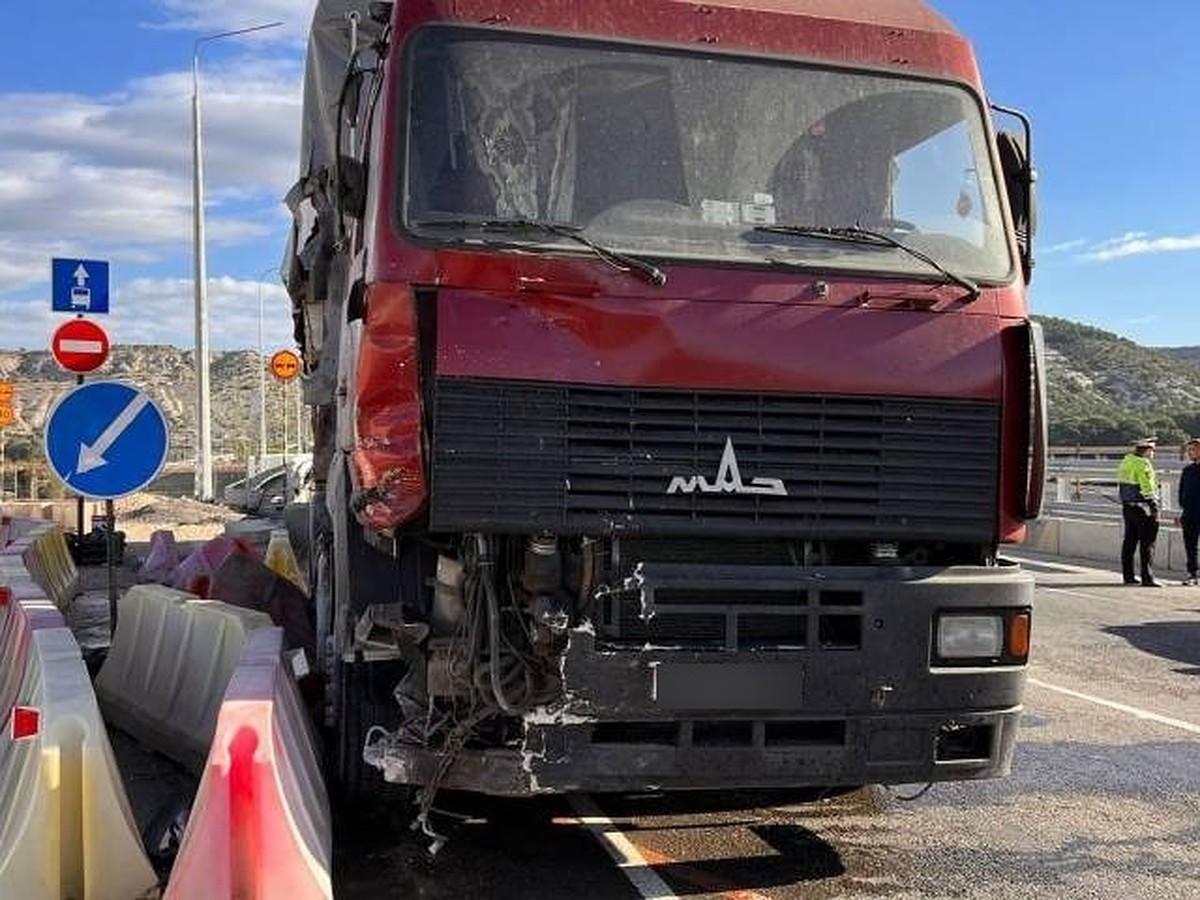 Водитель грузовика, устроивший смертельное ДТП на трассе в Севастополе,  избежал тюрьмы из-за детей - KP.RU